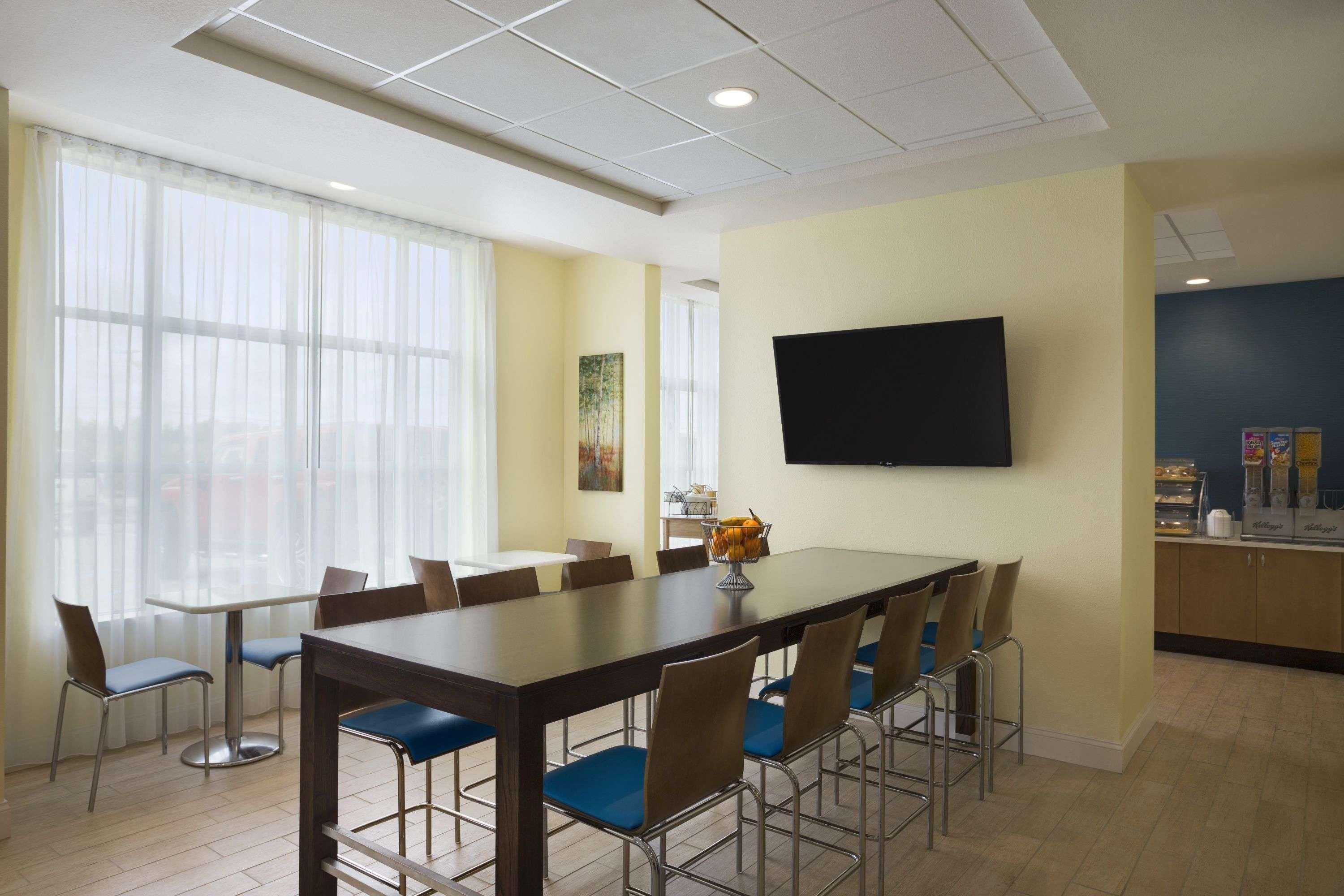 Days Inn & Suites By Wyndham Belmont Exteriér fotografie