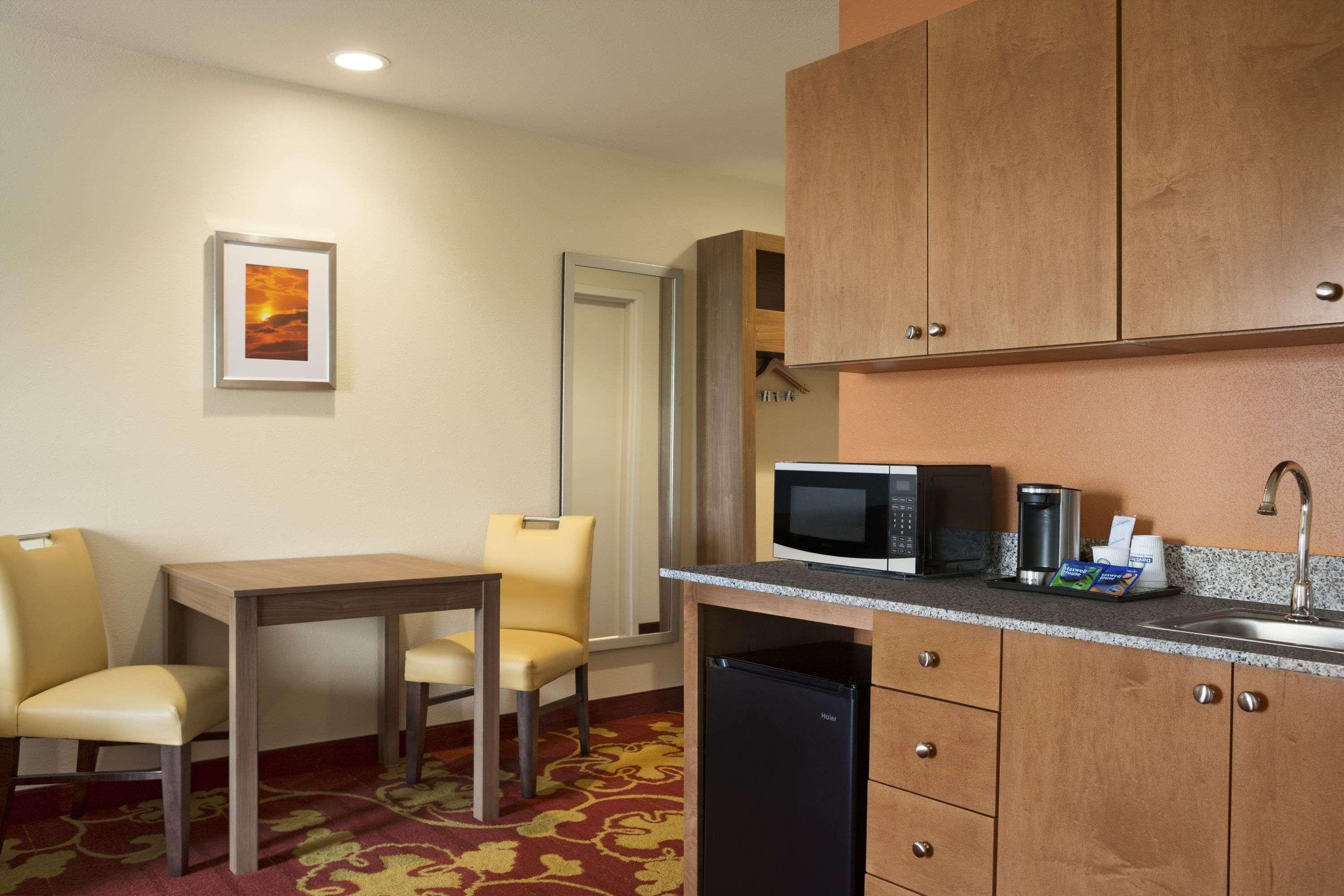 Days Inn & Suites By Wyndham Belmont Exteriér fotografie