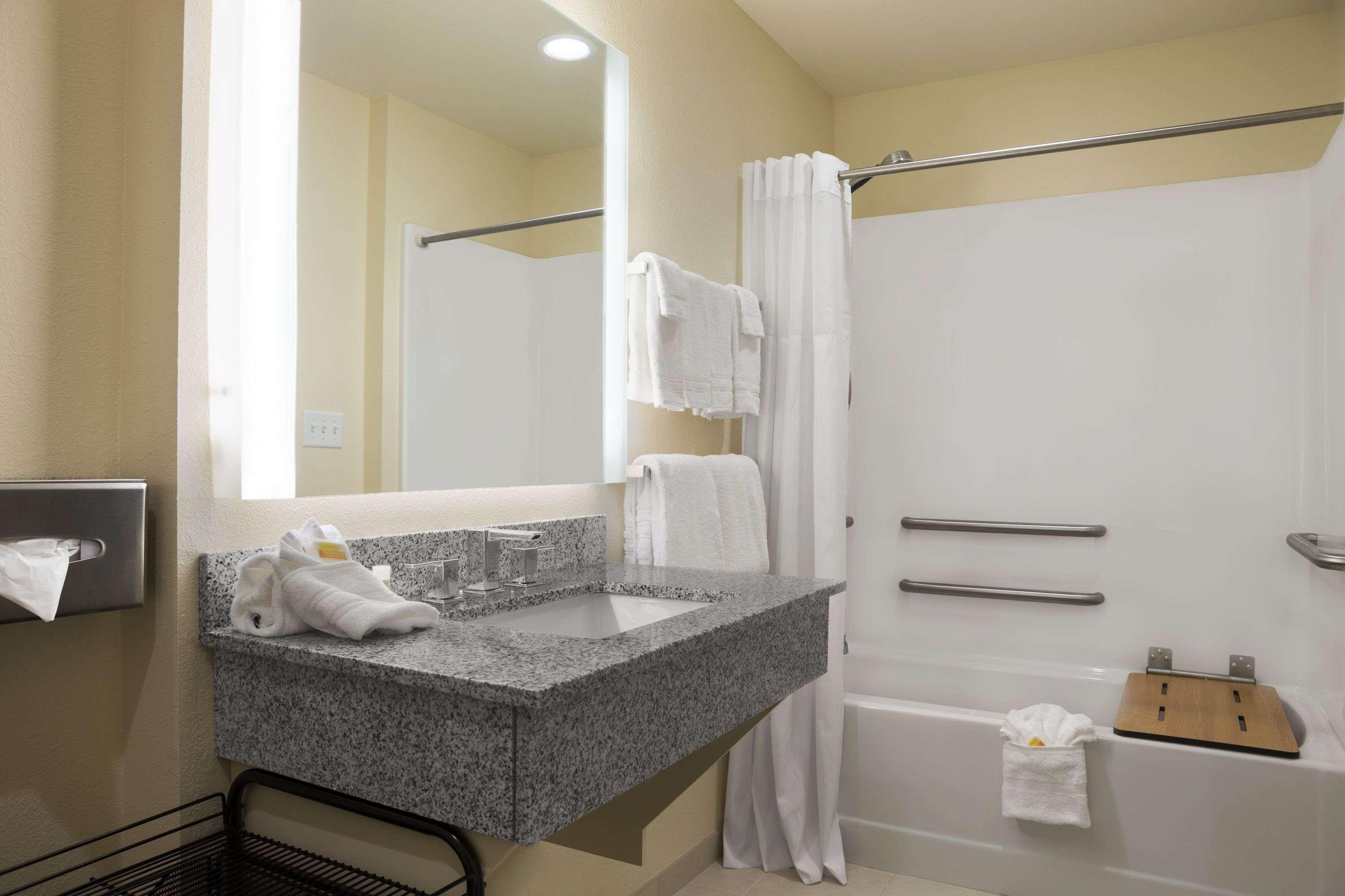 Days Inn & Suites By Wyndham Belmont Exteriér fotografie