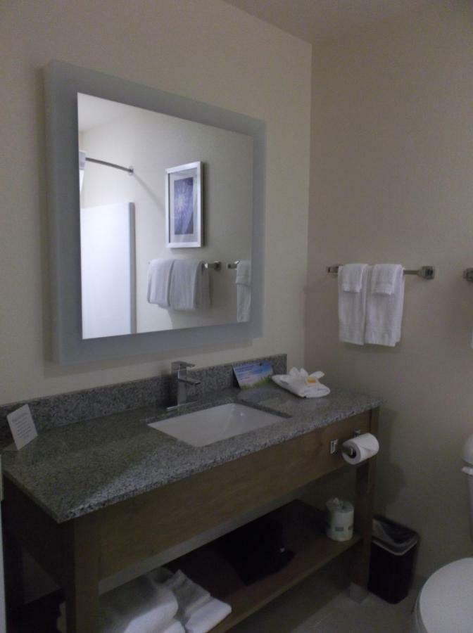 Days Inn & Suites By Wyndham Belmont Exteriér fotografie